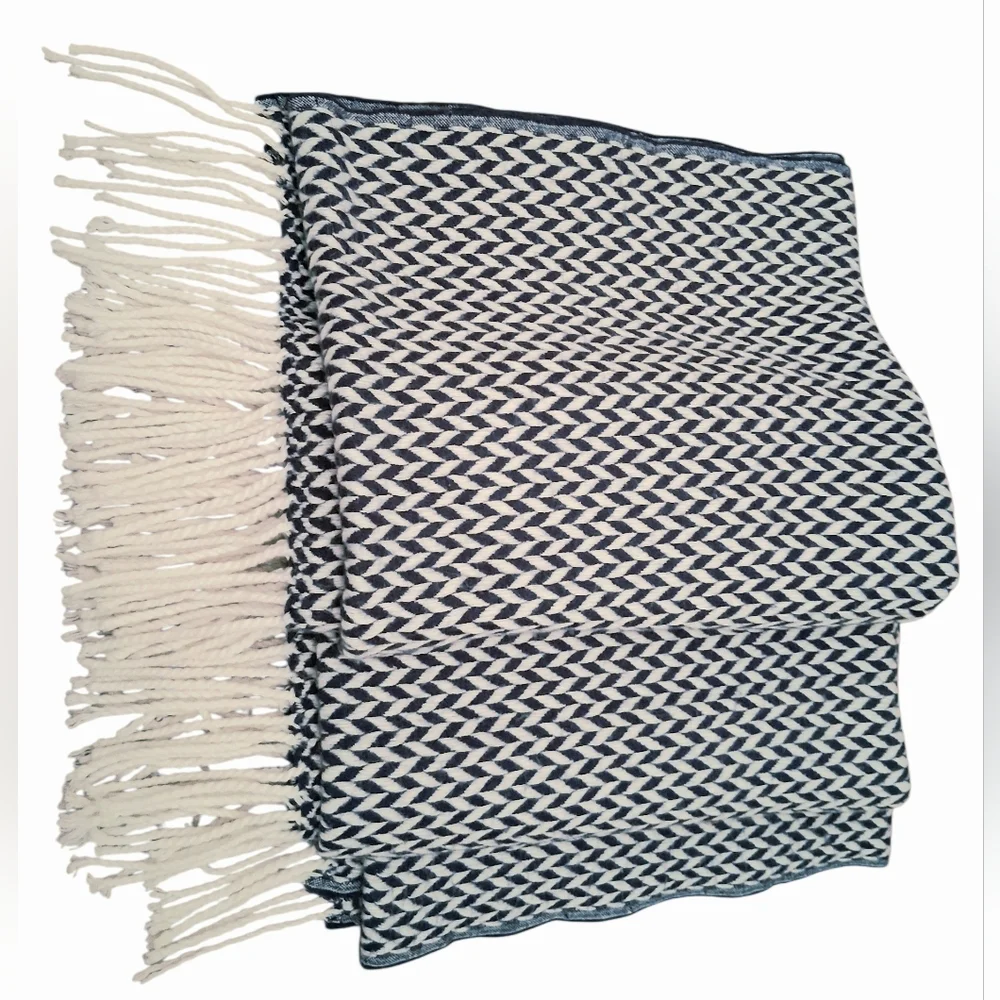 WEST ELM Lightweight Throw 55
